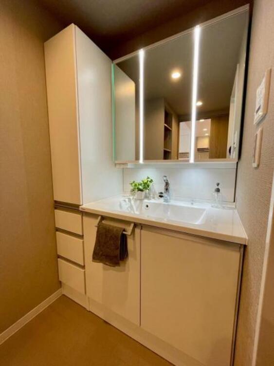 洗面 忙しい朝にも落ち着いて身支度ができるゆとりある洗面スペース