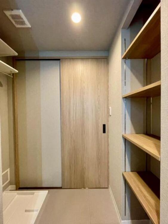 洗面 忙しい朝にも落ち着いて身支度ができるゆとりある洗面スペース 