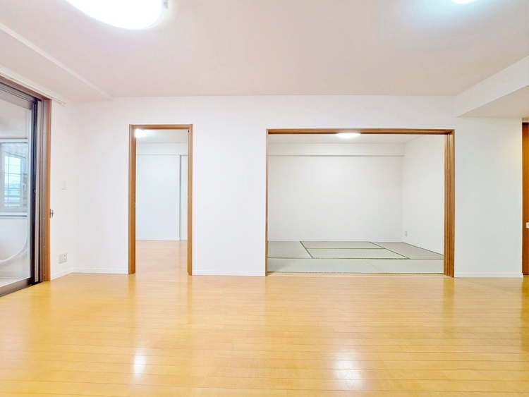 居間 飾り過ぎないシンプルな内装と偏り過ぎないデザインで統一しました。