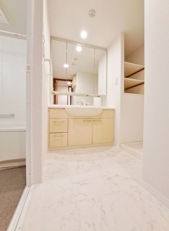 洗面 清潔感と心地よさを重視した、上質感漂うパウダールーム。