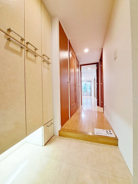 玄関 シューズボックスを完備した玄関です。