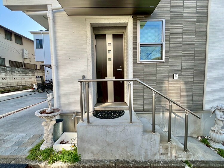 玄関 玄関を開ければ、そこは安らぎのご自宅。