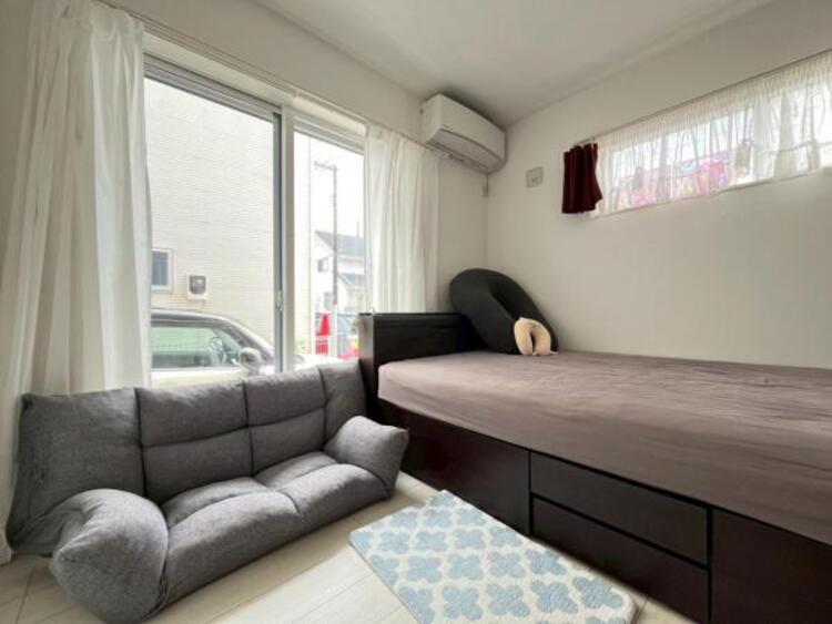 内装 窓からたっぷりと陽光が注がれる、明るく快適なプライベート空間となっています。（2025.4.27撮影）