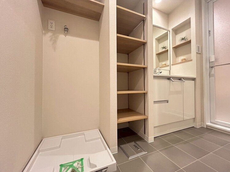 その他 十分な広さの脱衣所。