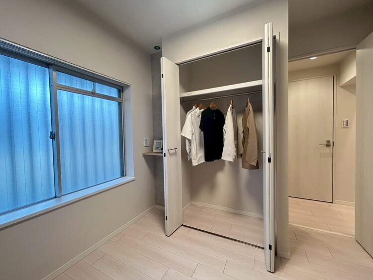 その他 収納スペースが付いていて、お部屋を広く使っていただけます。