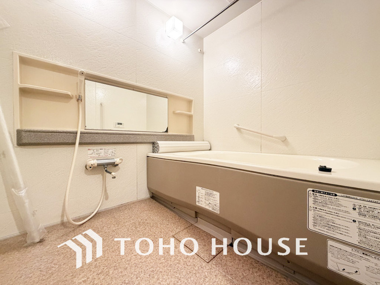 風呂 一日の疲れを癒すバスルームは、心地よいリラックスを叶える清潔感溢れる空間