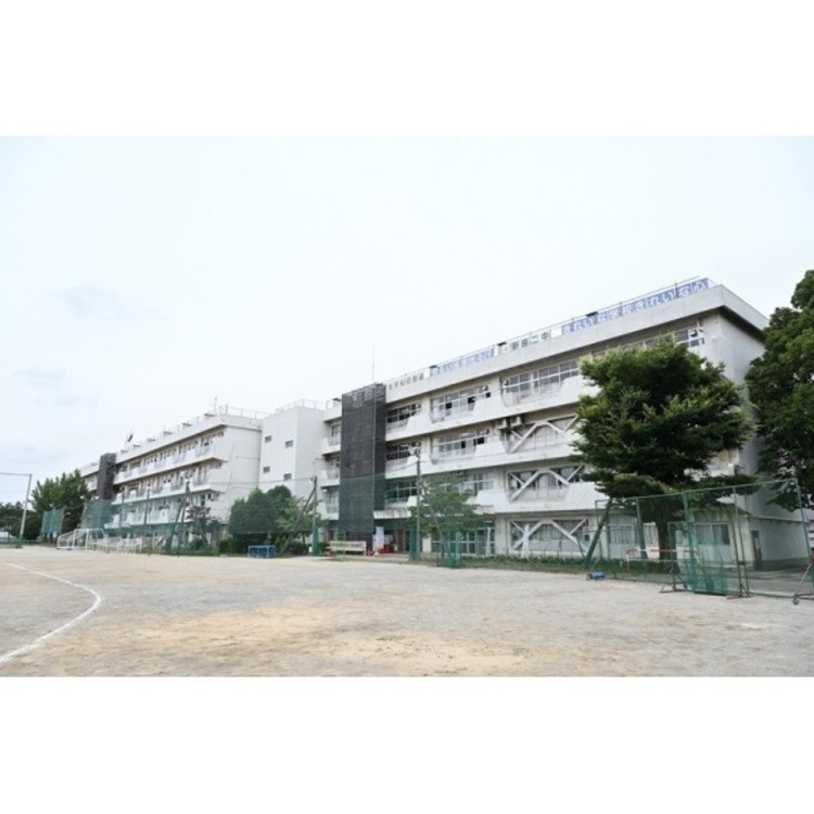 周辺 第二中学校(約500m)