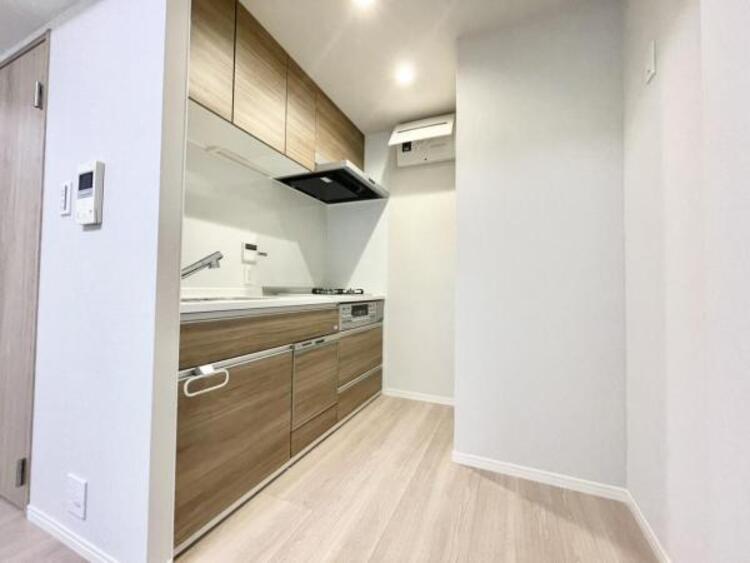 キッチン シンクやコンロの下などは圧力鍋やパスタ鍋などのかさばる調理器具の出し入れもスムーズに行える大容量の収納でスペースを有効活用できます！