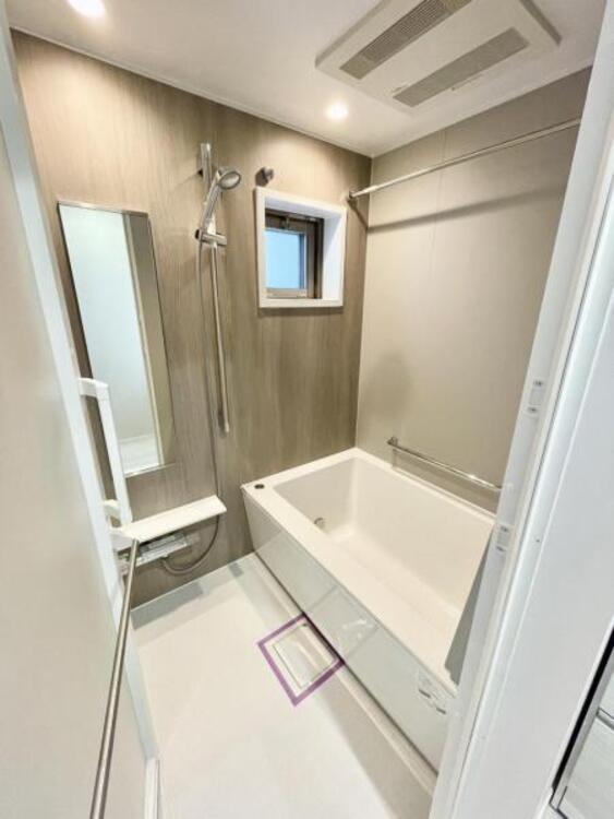 風呂 凹凸の少なく、日々のお掃除が楽になり汚れの付き辛い仕様となりました。