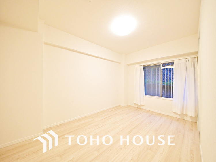 内装 採光もある洋室は、くつろぎのひと時を過ごすのにぴったり