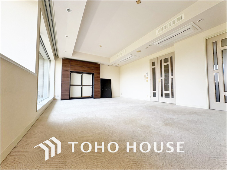 内装 広がりのある住空間、家族が集まるリビング・ダイニング