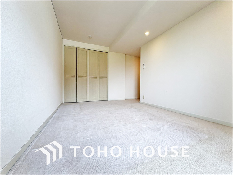 内装 感性を育むプライベートルームはシンプルでスマートな空間