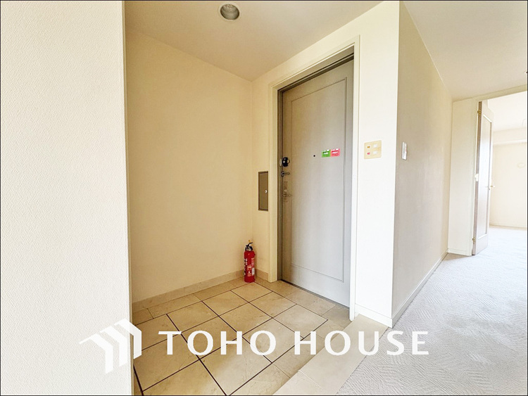 玄関 落ち着いた雰囲気の玄関、家族の帰りを暖かく迎えてくれます