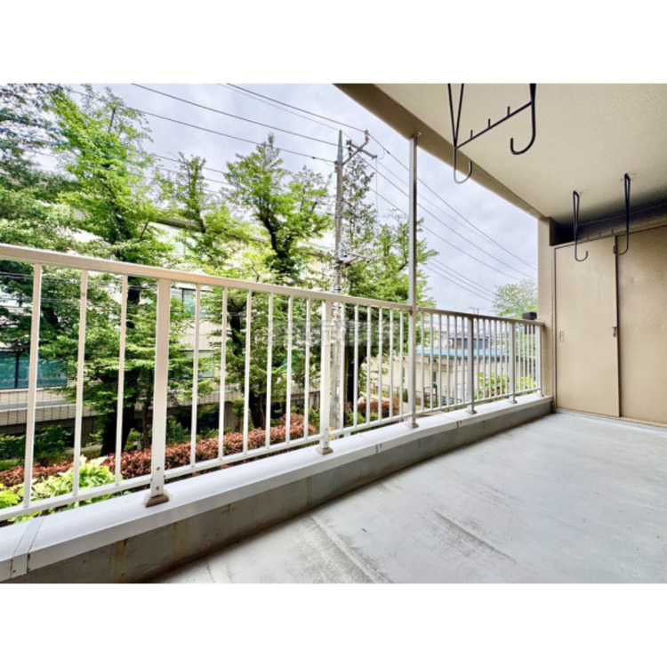 バルコニー ワイドなバルコニーで洗濯物もお布団も、たくさん干せます。広いバルコニーは使い勝手が良好です。