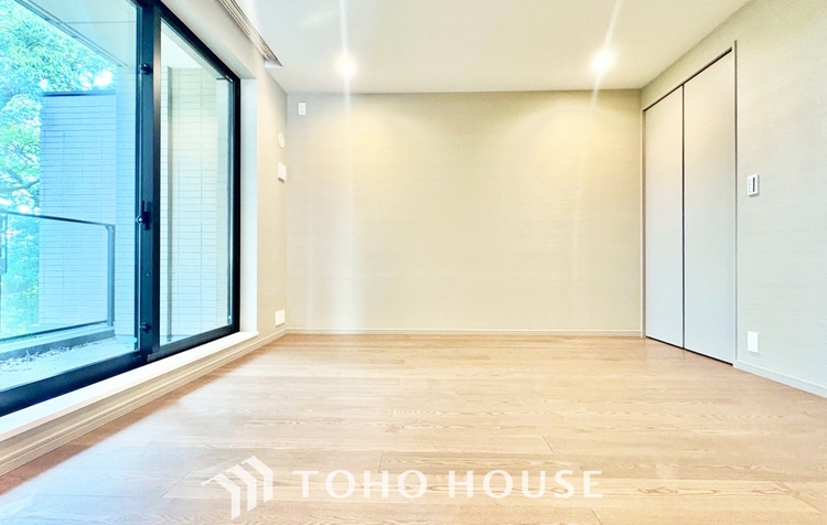 内装 ◆色彩◆この空間に放たれた光は華美なまでに演出されたデザイン。流れる時をより芳醇なコーヒーの様な色彩奏でるアダージョ。そして情景豊かな作品のような暮らしがイメージできる。