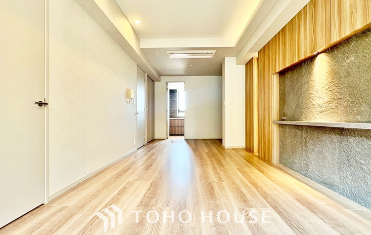 内装 ◆窓を開けると◆冷涼な風、そよぐリビング。だんらんの場所はここから始まり、ここで終わる。家族の笑顔が集う素敵な場所だから、こだわり抜いた思いが詰まっているのだと思う。