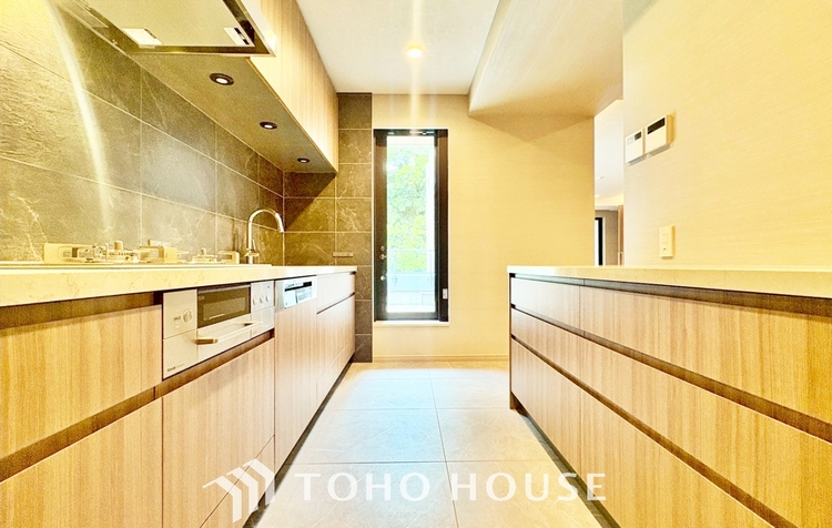 キッチン ◆癒しの空間◆室内構成に拘り採光とセンスを散りばめた空間。それは『柔らかさ』に似た素敵な居場所。そこに暮らす人のことを考えつくり出したものは『癒し』という心地よい居場所なんだと思う