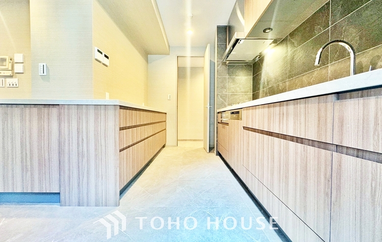 キッチン ◆夏の海の空◆あの頃の夏空のブルースカイ。太陽と潮のかおりが僕の鼻をかすめのんびりとしたリゾート地の情景が思い浮かぶ。心地よい夏の思い出のかおりを。