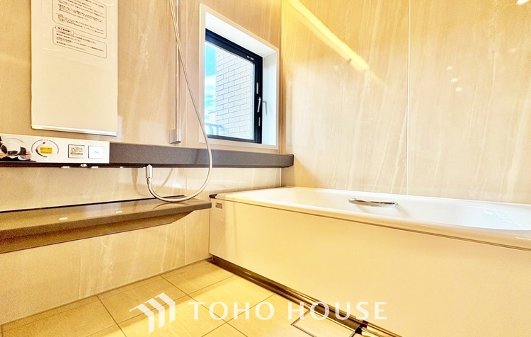 風呂 ◆ここに在る◆事も無げに美しく、伝えるには筆舌に尽くし難い。豪華絢爛や華美と言う事ではなく、住まう者にとって暮らし易く心地がいいと言う美しさがこの住まいには込められている。