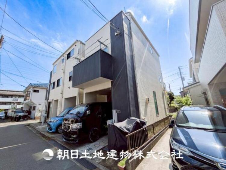 外観 【外観写真】表現された空間はたくさんの光を浴び、風を感じ、暮らしの時間を豊かにしてくれます。デザインされた空間と競い合うかのような充実した建物と共に大切な家族の思い出を刻んでいきます。