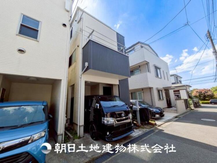 外観 【外観写真】家族の色を映し出す洗練された邸宅は、ずっと輝き続けながらいつしか街の風景に溶け込んでいきます。