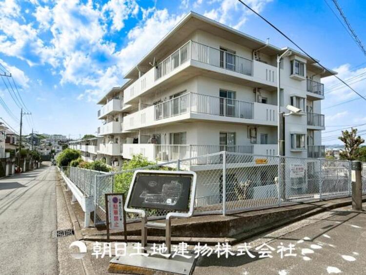 外観 【外観写真】時代の流行ではなく拘りを貫く。シックなカラートーンで街並みに溶け込む外観は、主張し過ぎず、かつ平凡ではない絶妙なバランスで輝きを放ちます。