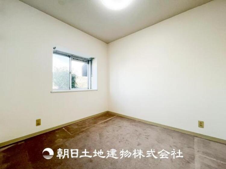 内装 【居室】爽やかな空間演出とセンス良く纏められた室内は良質な寛ぎ空間。そこで暮らす大切な人達のことを考え造りこんだ空間は日々の生活に安らぎを与えてくれます。