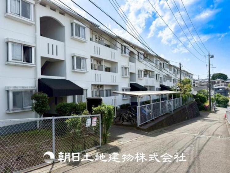 外観 【外観写真】家族の色を映し出す洗練された邸宅は、ずっと輝き続けながらいつしか街の風景に溶け込んでいきます。