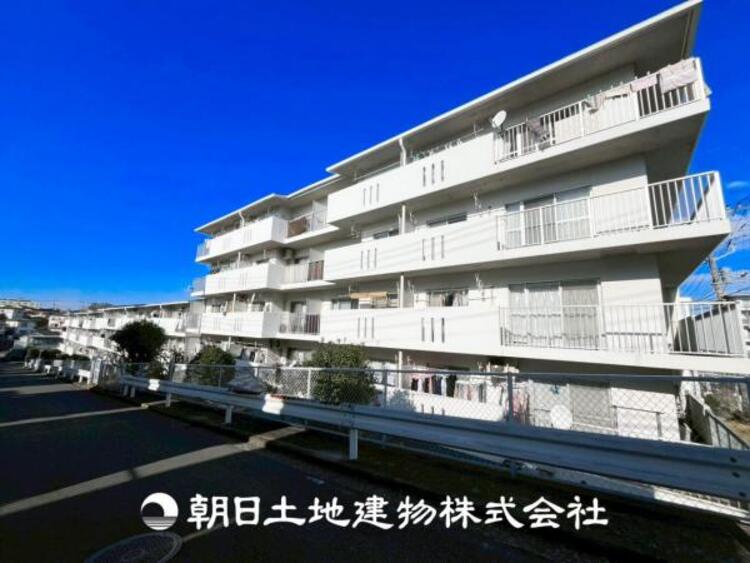 外観 【外観写真】表現された空間はたくさんの光を浴び、風を感じ、暮らしの時間を豊かにしてくれます。デザインされた空間と競い合うかのような充実した建物と共に大切な家族の思い出を刻んでいきます。