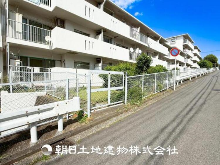 外観 【外観】爽やかな青空の下に贅沢なほどに降り注ぐ陽光、豊かな居住性と、クオリティが見事に調和した空間は、住まうことの喜びを感じさせてくれます。とができます。