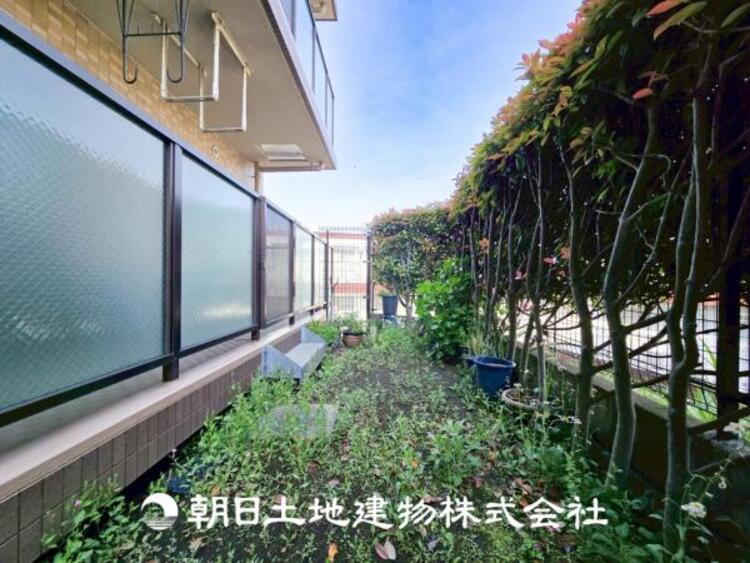 その他 【お庭】年中大活躍のプライベート空間になるお庭は、ご家族の団らんの場として最適なスペース。