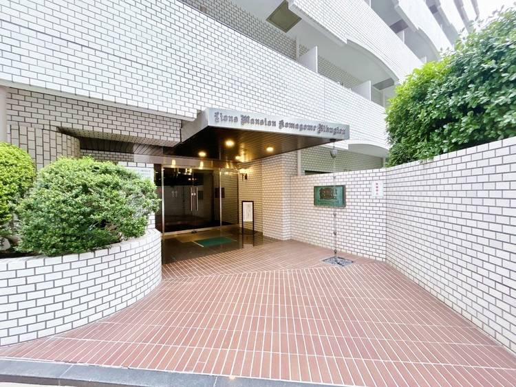 エントランス 外と内をつなぐエントランスは、まさに顔となる場所。