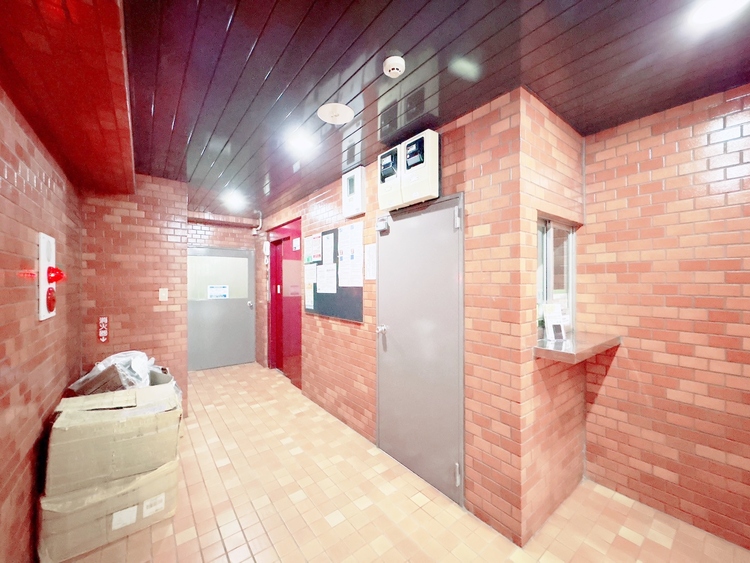 エントランス エントランス内部は、管理が行き届き清潔な共有スペースとなっています。