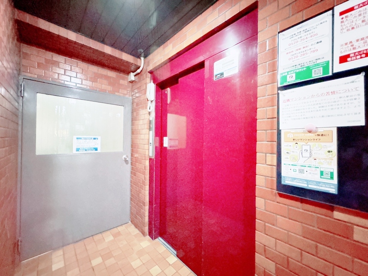 設備 エレベーターの管理も、きちんと行き届いてます。