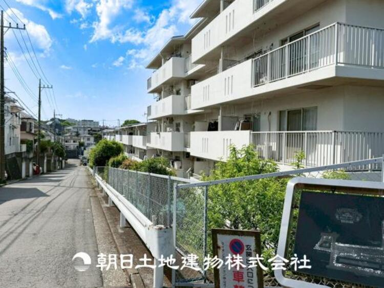その他 【外観】爽やかな青空の下に贅沢なほどに降り注ぐ陽光、豊かな居住性と、クオリティが見事に調和した住空間は、住まうことの喜びを感じさせてくれます。