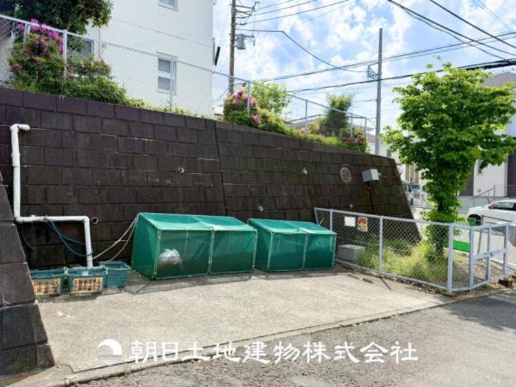 外観 【ゴミ置き場】広いスペースのごみ置き場は常に清潔に保たれています。