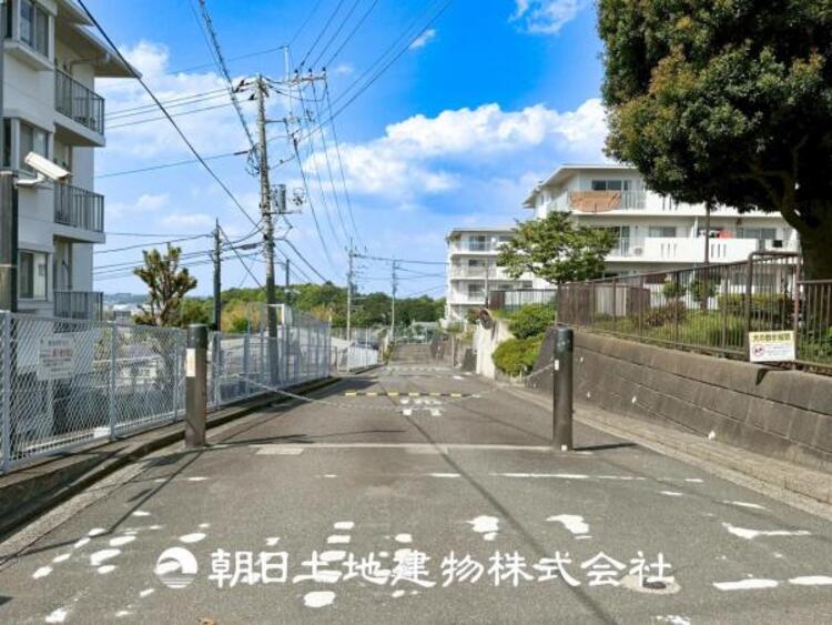 その他 【メインエントランス】お部屋をご見学の際は、当社までお気軽にお問い合わせください。