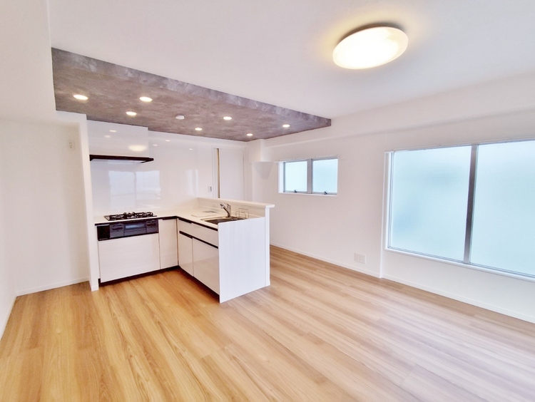 居間 居心地の良い空気感は、暮らしのステージを彩り、心からのやすらぎと満足感を与えてくれます。