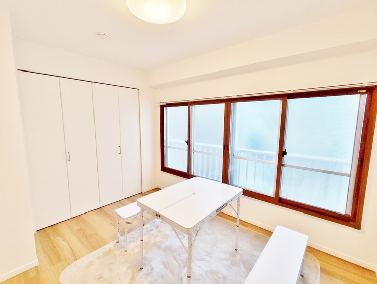 寝室 ベッドも十分に設置するスペースがあります。