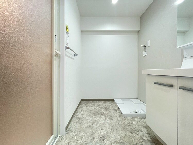 その他 十分な広さの脱衣所。