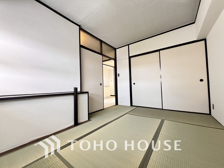 内装 和室にも押入れ収納があり、お荷物をスッキリしまうことができます