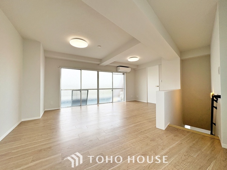 内装 【LIVING】◆眩い◆光が燦々と入り、家族の笑顔を照らす。「いつまでも続いて」と願う夢のような毎日がここにある。