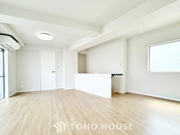 内装 【LIVING】◆陽光◆が差し込む。この開放的なLDKに家族の笑顔が集う。家族が一緒に過ごす空間は明るく、そして居心地よく。