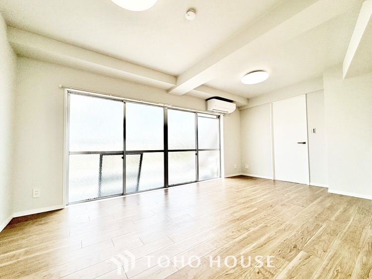 内装 【LIVING】◆扉を◆開くとこの景色。家族の”おかえり”の声が聞こえてきそう。