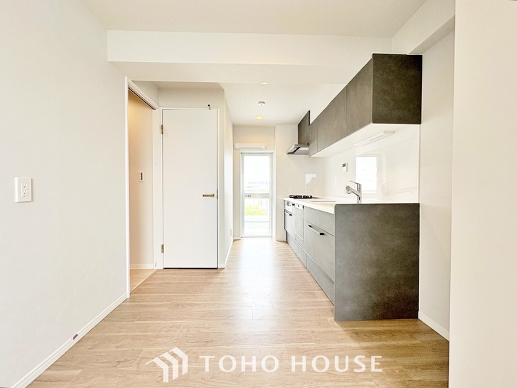 キッチン 【KITCHEN】◆ワクワク◆開放的で機能性も高いシステムキッチン。お子様は毎日のご飯にワクワク！