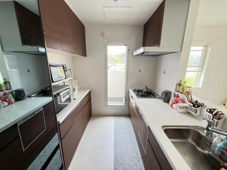 キッチン 清潔感のあるキッチン。使い勝手の良い設備で効率よくお料理ができます。（2025.4.27撮影）