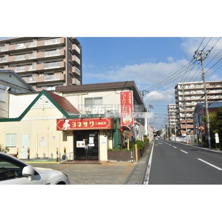 周辺 ヨネザワ製菓直売店(約100m)