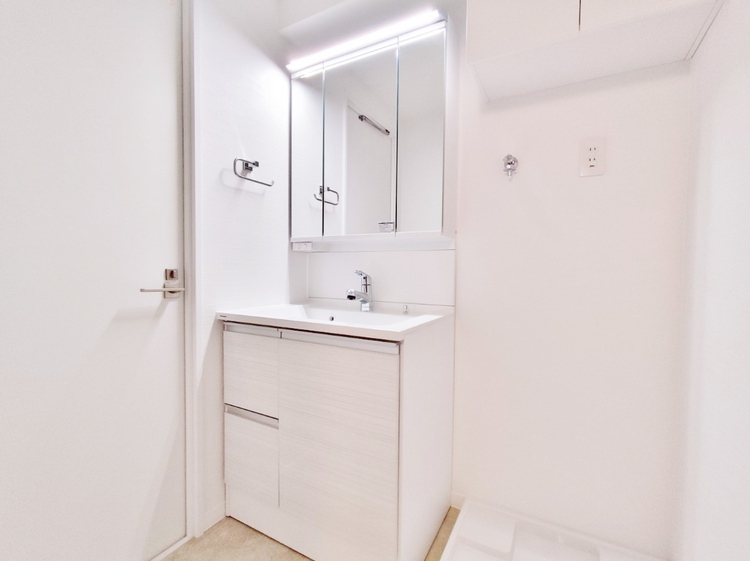 洗面 何かと物が増える場所だからこそ、スッキリと見映えの良い空間に。