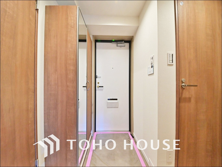 玄関 落ち着いた雰囲気の玄関、家族の帰りを暖かく迎えてくれます