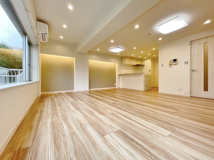 居間 快適に過ごす毎日を求めて、暮らしの中でご自身の「マイホーム」に創り上げてください。